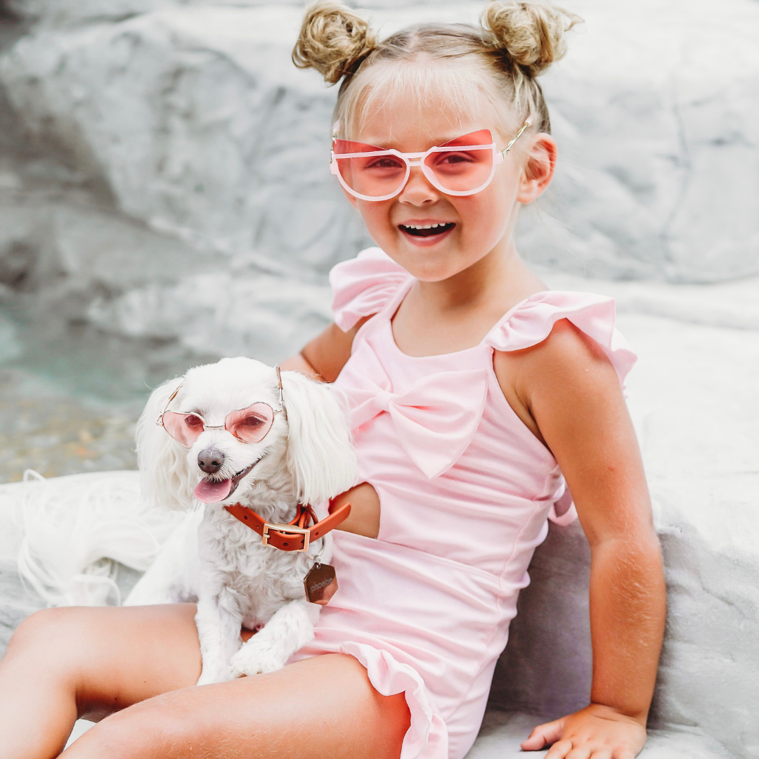 girl pink swimsuit